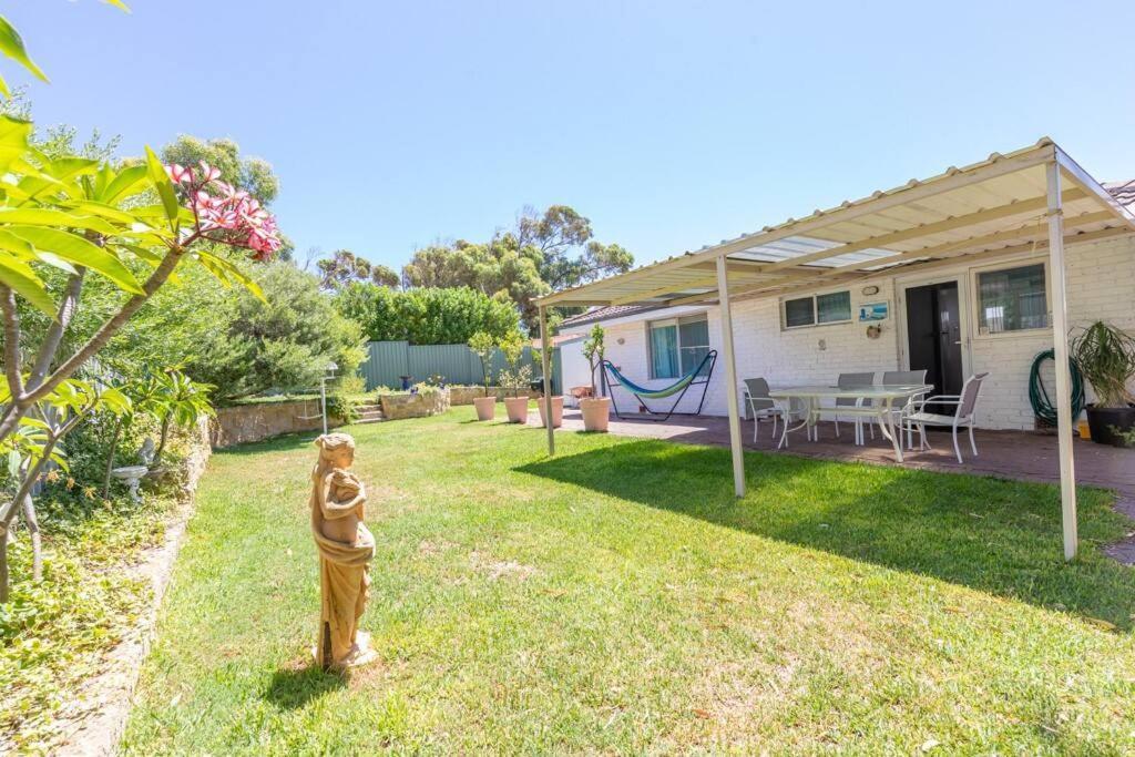 Shabby Chic Shack - 2 Bedroom Beach Cottage Yanchep Esterno foto