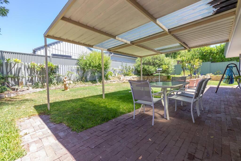 Shabby Chic Shack - 2 Bedroom Beach Cottage Yanchep Esterno foto